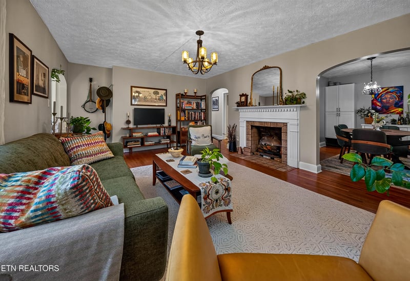 132 Lonas Dr, Maryville, TN 37803