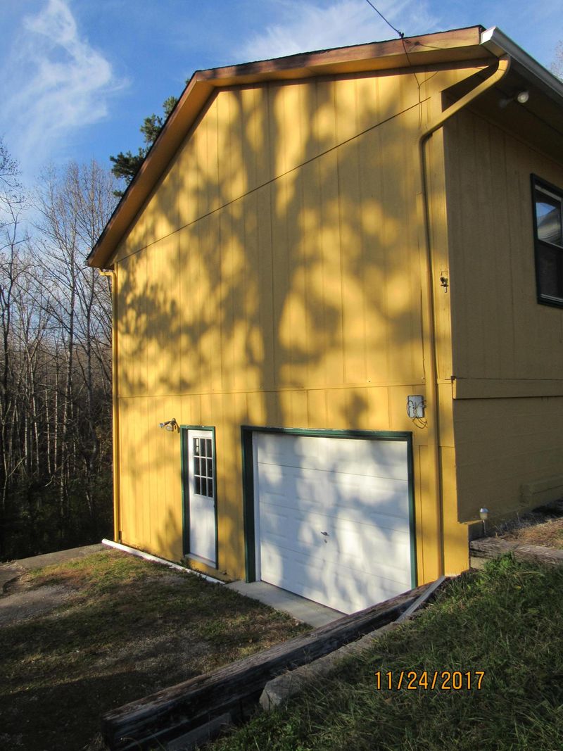 132 Melvin Dr, Harriman, TN 37748