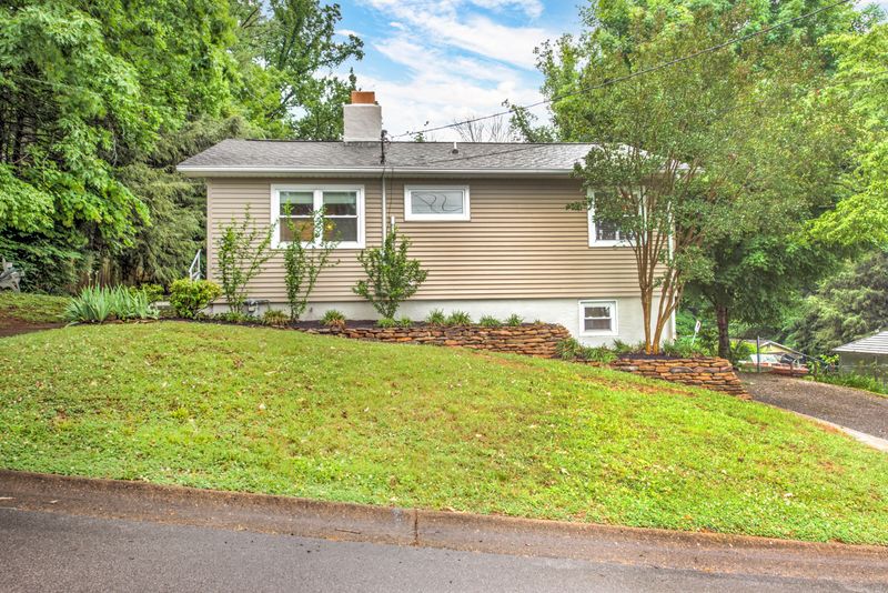 132 Orchard Ln, Oak Ridge, TN 37830