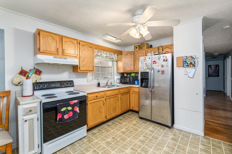 132 Overlook Dr, Loudon, TN 37774