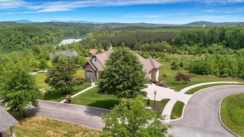 132 Pineberry East Rd, Oak Ridge, TN 37830
