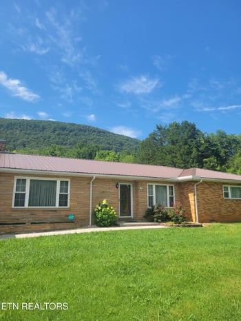 132 Ridgecrest Rd, Harriman, TN 37748