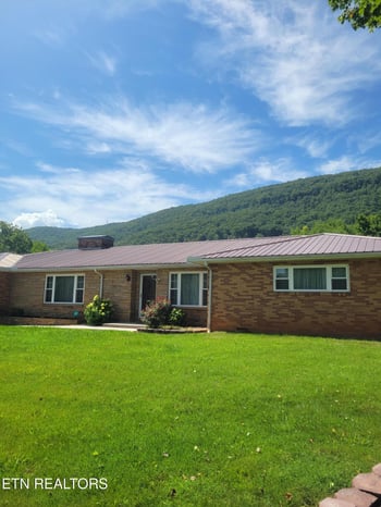 132 Ridgecrest Rd, Harriman, TN 37748
