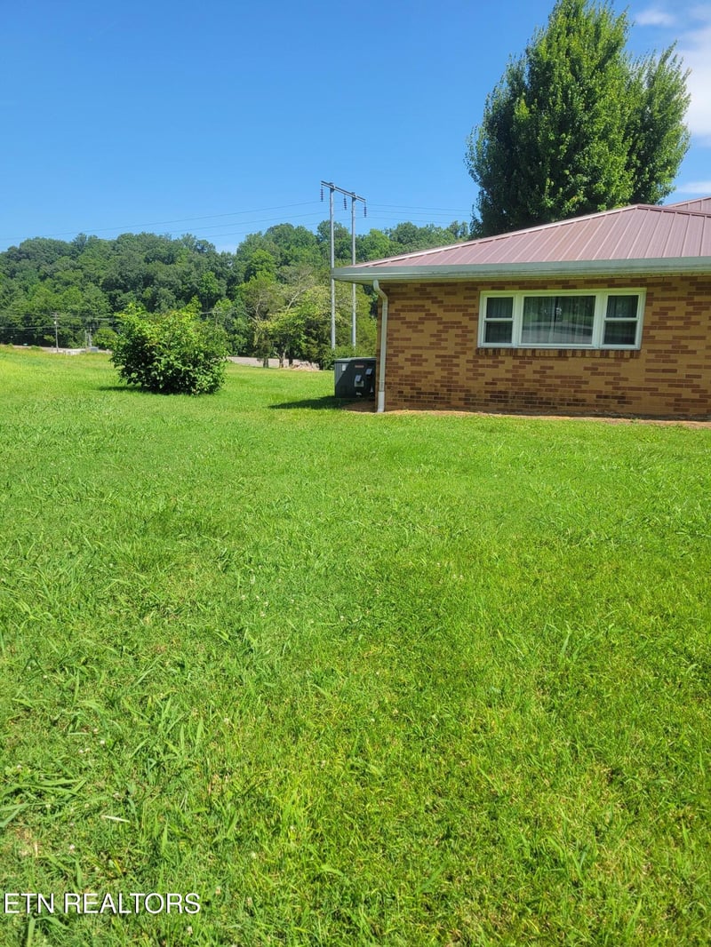 132 Ridgecrest Rd, Harriman, TN 37748