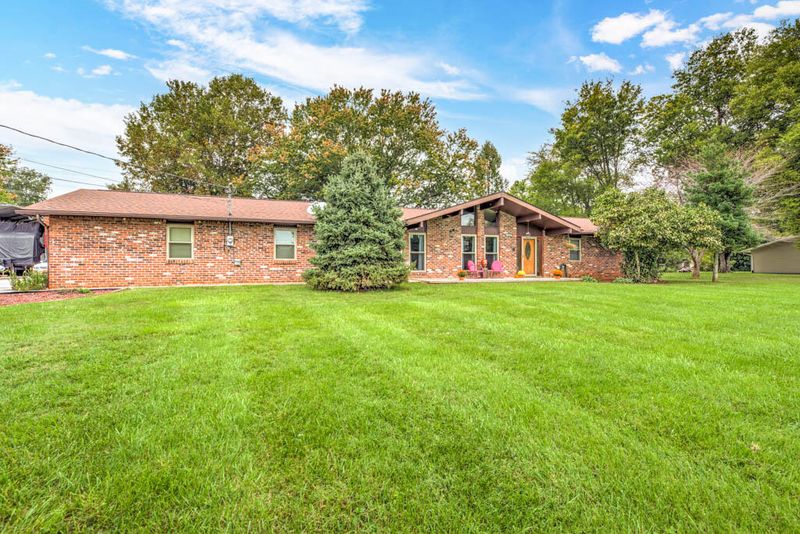 132 S Cunningham Rd, Seymour, TN 37865