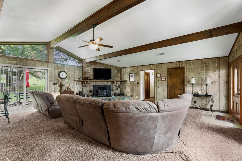 132 S Cunningham Rd, Seymour, TN 37865