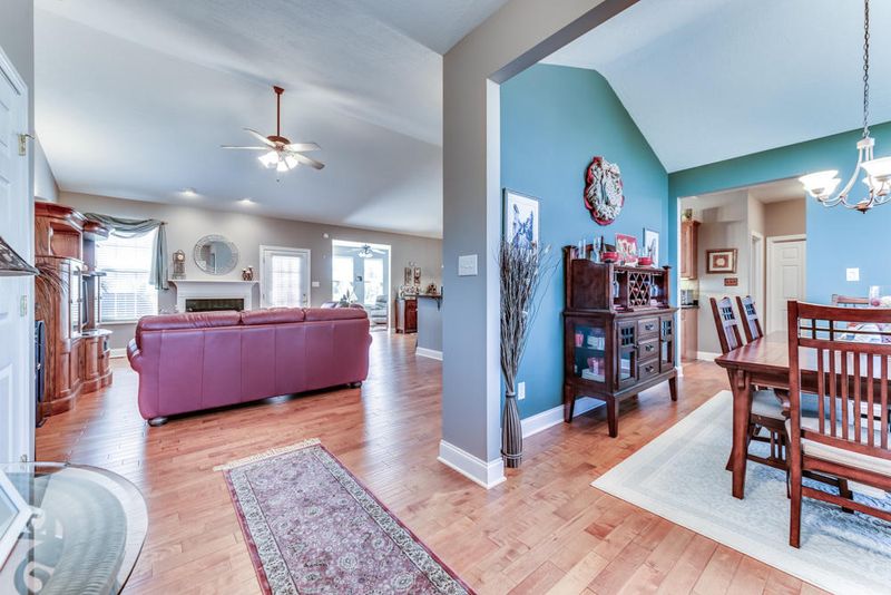 132 Stonebreeze Dr, Powell, TN 37849
