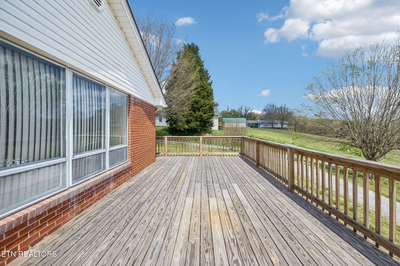 132 Webb Cir, Lenoir City, TN 37771