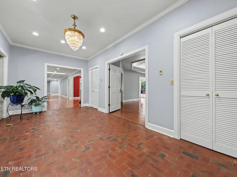 1320 Dunbarton Dr, Maryville, TN 37803