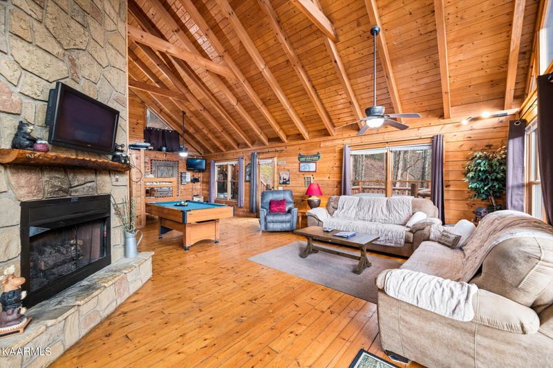 1320 Pine Tr, Sevierville, TN 37876