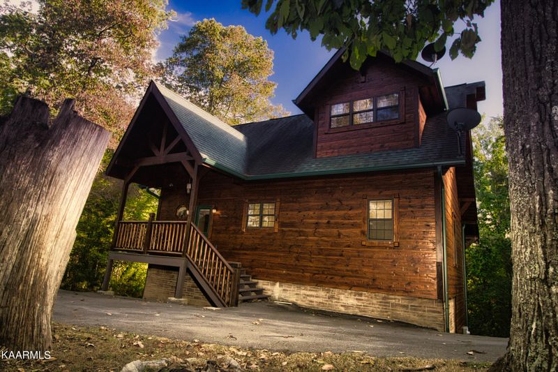 1320 Serenity Ln, Sevierville, TN 37876
