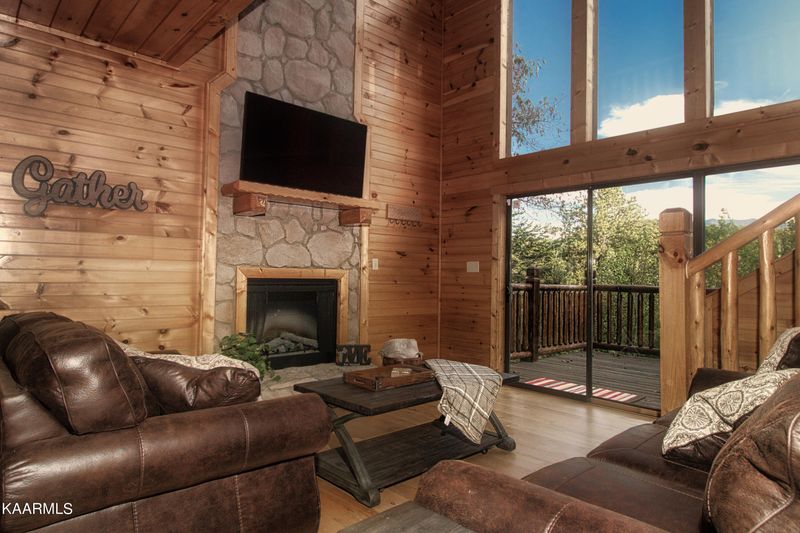 1320 Serenity Ln, Sevierville, TN 37876