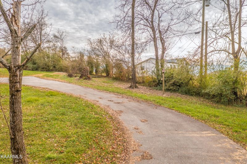 1320 Willow Creek Ln, Sevierville, TN 37876