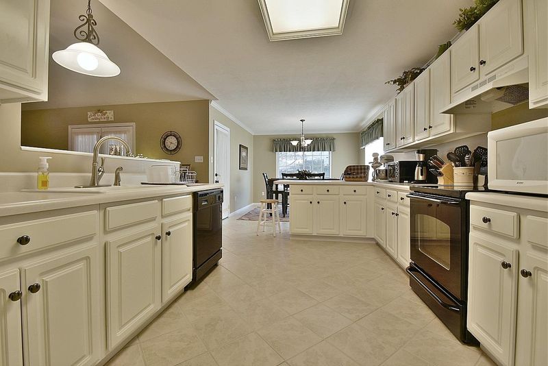 1322 Grenoble Dr, Knoxville, TN 37909