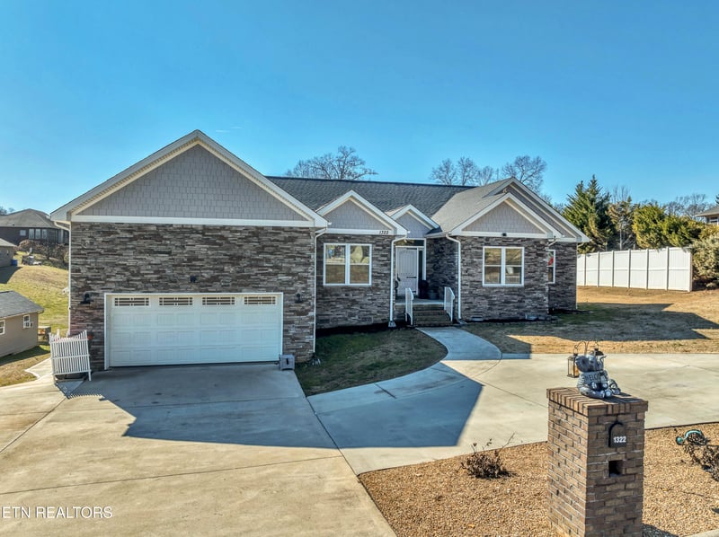 1322 Houston Springs Rd, Greenback, TN 37742
