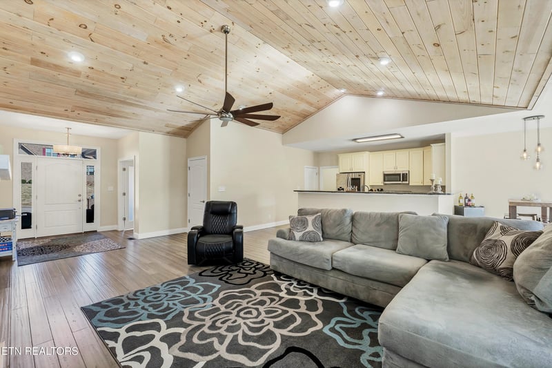 1322 Houston Springs Rd, Greenback, TN 37742