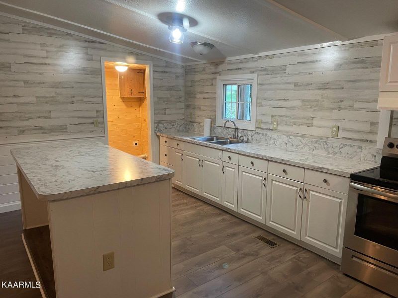 1322 Springfield Dr, Seymour, TN 37865