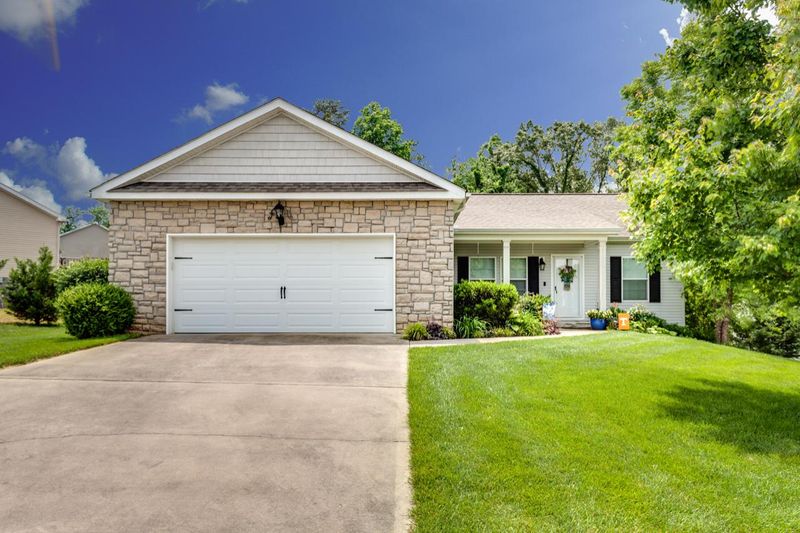 1322 Stonebrook Ln, Lenoir City, TN 37772