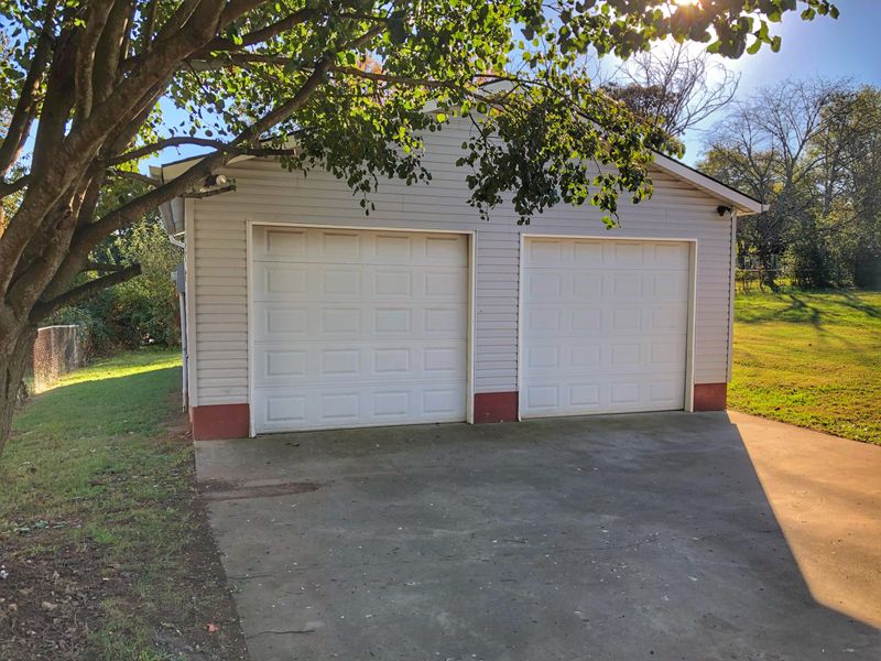 1323 S Easley Ct, Morristown, TN 37814