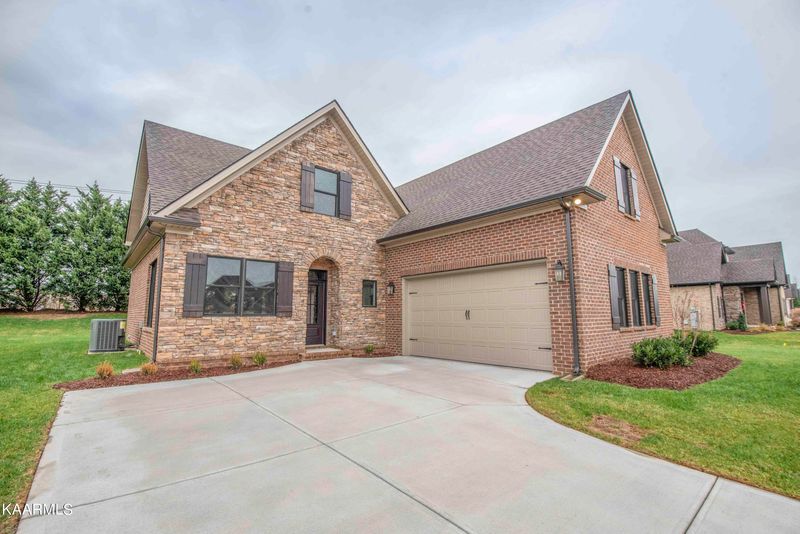 1324 Edenbridge Dr, Alcoa, TN 37701