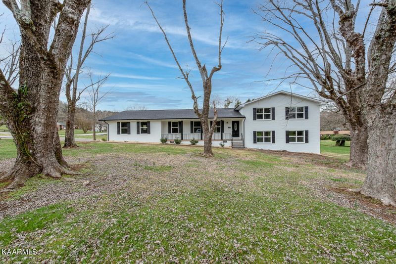 1324 Mimosa Dr, Louisville, TN 37777