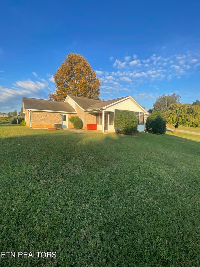 1324 Prairie Pl, Greenback, TN 37742