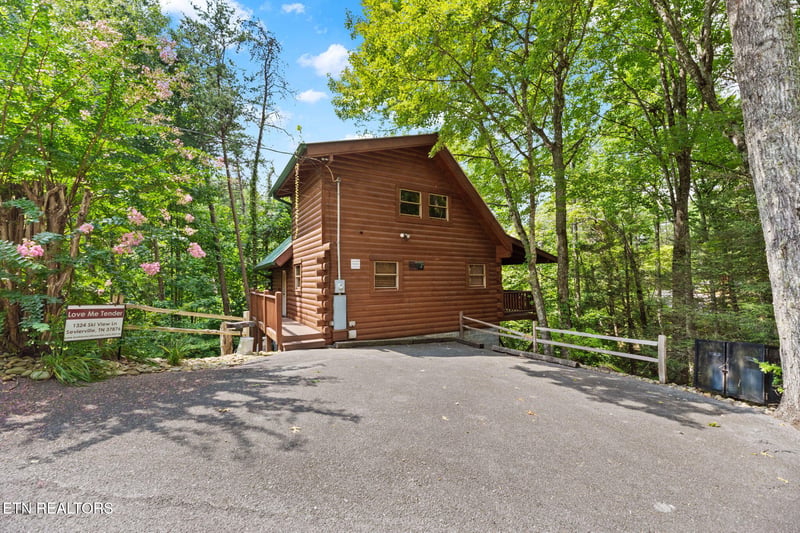 1324 Ski View Ln, Sevierville, TN 37876
