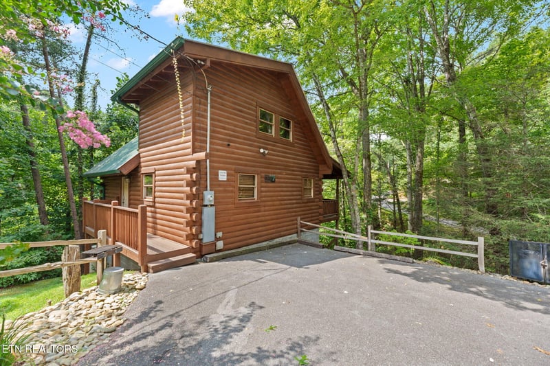 1324 Ski View Ln, Sevierville, TN 37876