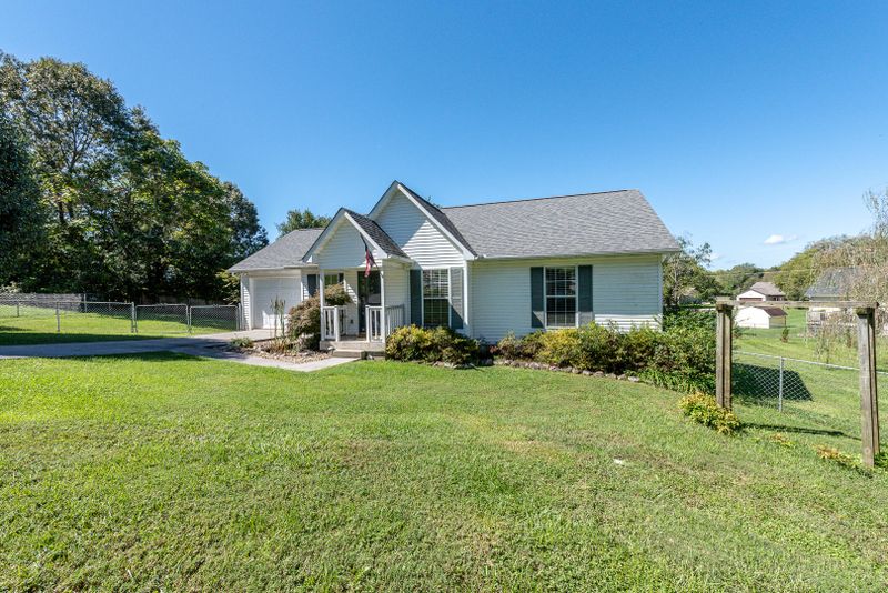 1324 Storm Lee Ct, Sevierville, TN 37876