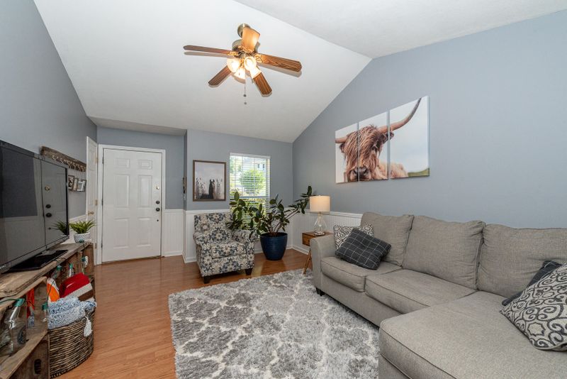 1324 Storm Lee Ct, Sevierville, TN 37876