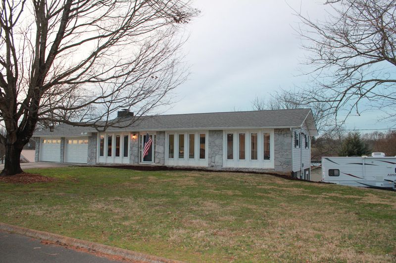 1324 Sunset Park Dr, Seymour, TN 37865