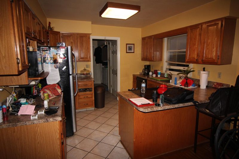 1324 Willow Grove Dr, Knoxville, TN 37932