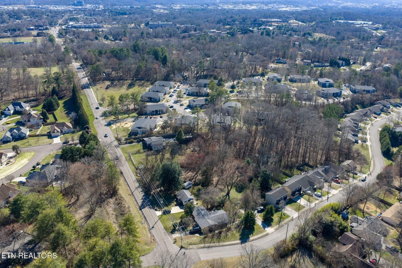1325 Francis Rd, Knoxville, TN 37909