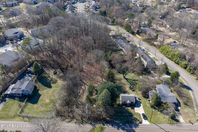 1325 Francis Rd, Knoxville, TN 37909