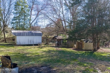 1325 Francis Rd, Knoxville, TN 37909