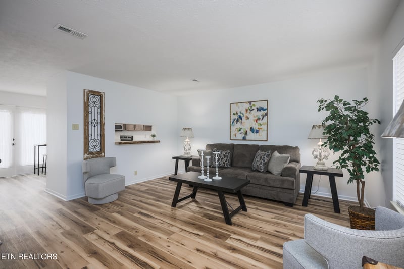 1325 Francis Station Dr, Knoxville, TN 37909