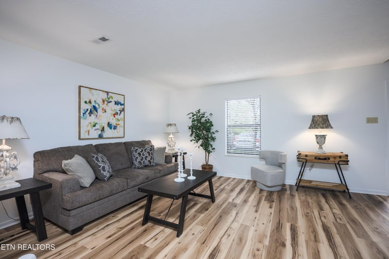 1325 Francis Station Dr, Knoxville, TN 37909