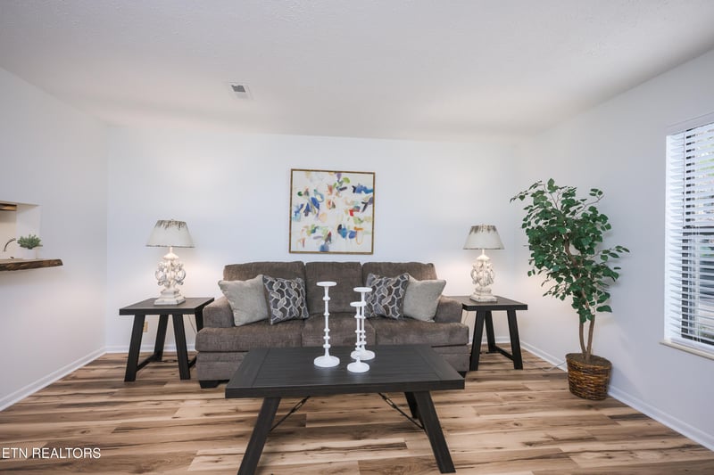 1325 Francis Station Dr, Knoxville, TN 37909