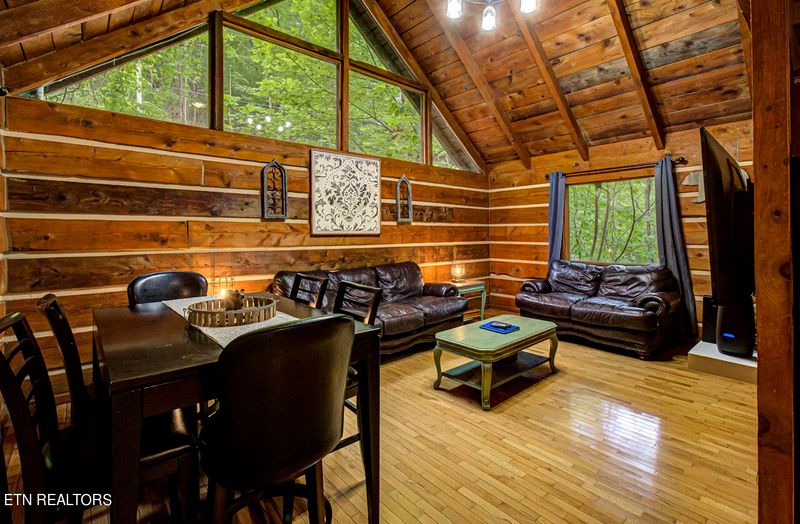 1325 Ridgefield Dr, Sevierville, TN 37876