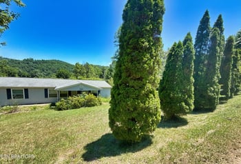 1325 Sharp Ln, Caryville, TN 37714