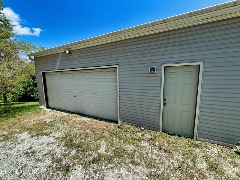 1325 Sharp Ln, Caryville, TN 37714