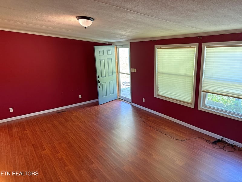 1325 Sharp Ln, Caryville, TN 37714