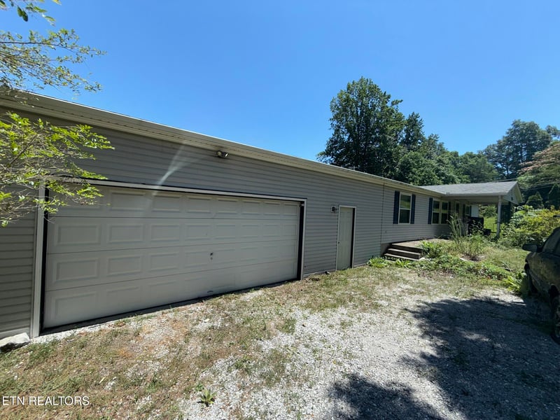 1325 Sharp Ln, Caryville, TN 37714