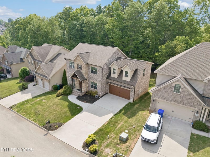1325 Sloping Hill Ln, Knoxville, TN 37931