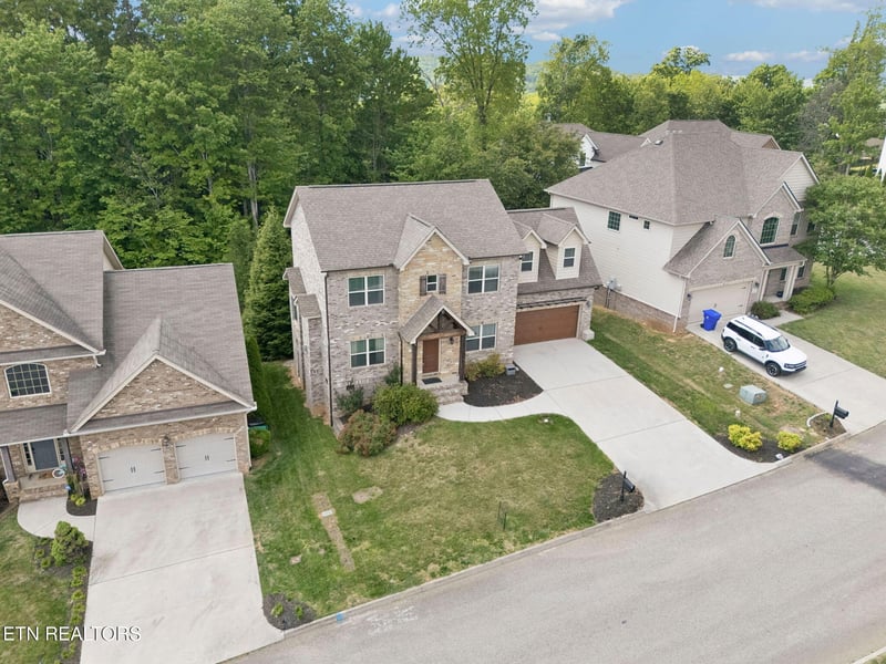 1325 Sloping Hill Ln, Knoxville, TN 37931