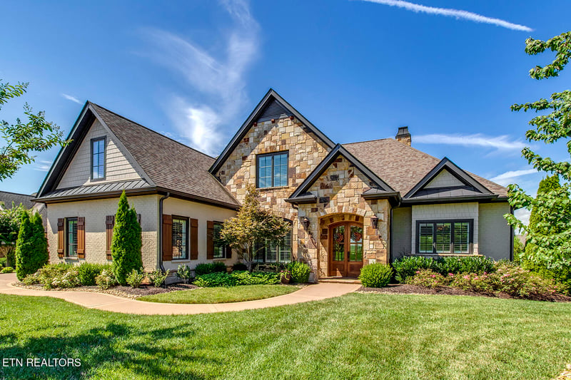 13261 Lighthouse Pointe Dr, Lenoir City, TN 37772