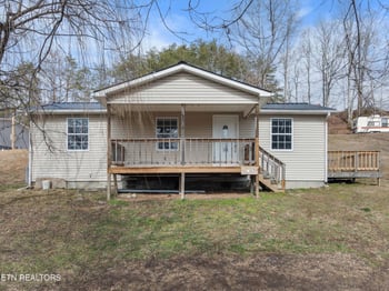 1327 Pinecrest Rd, Jacksboro, TN 37757
