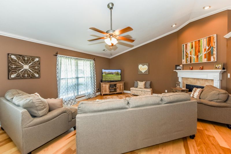 1327 Tomahawk Dr, Maryville, TN 37803