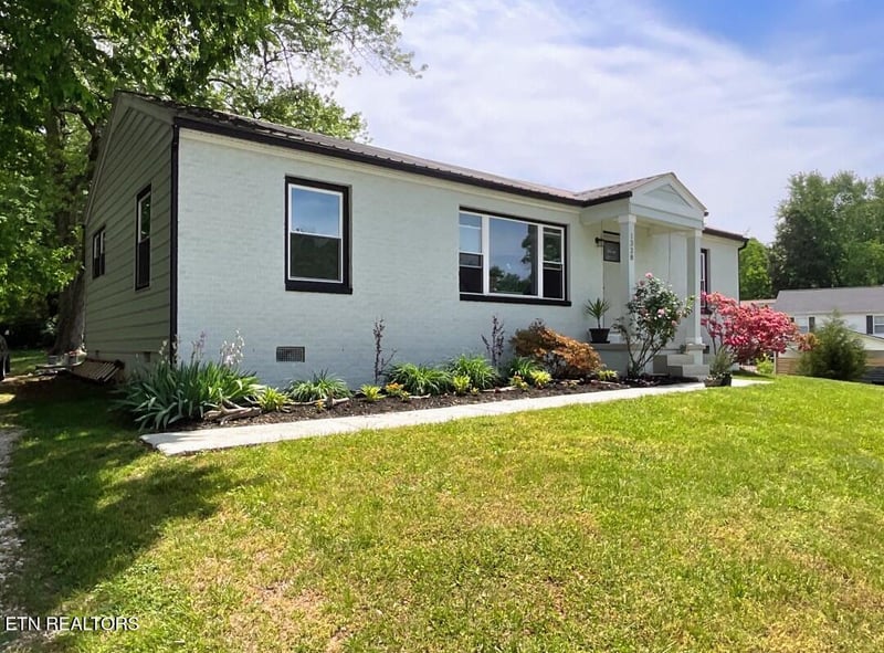 1328 Byrd Cir, Kingston, TN 37763