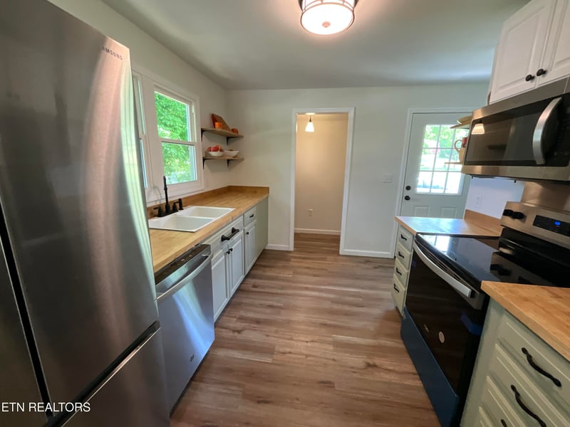 1328 Byrd Cir, Kingston, TN 37763